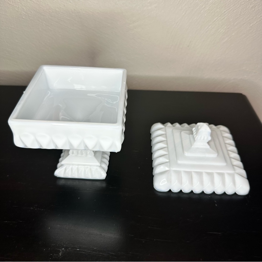 Milk Glass Candy dish - Picture 3 of 9